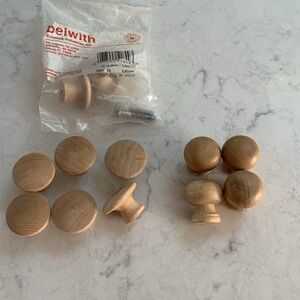 NEW WOODEN KNOBS